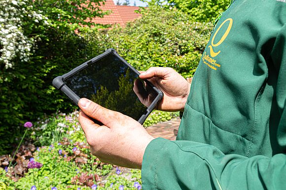 De werknemers op de bouwplaatsen zijn blij dat er een einde is gekomen aan het onbeminde en vervelende papierwerk.