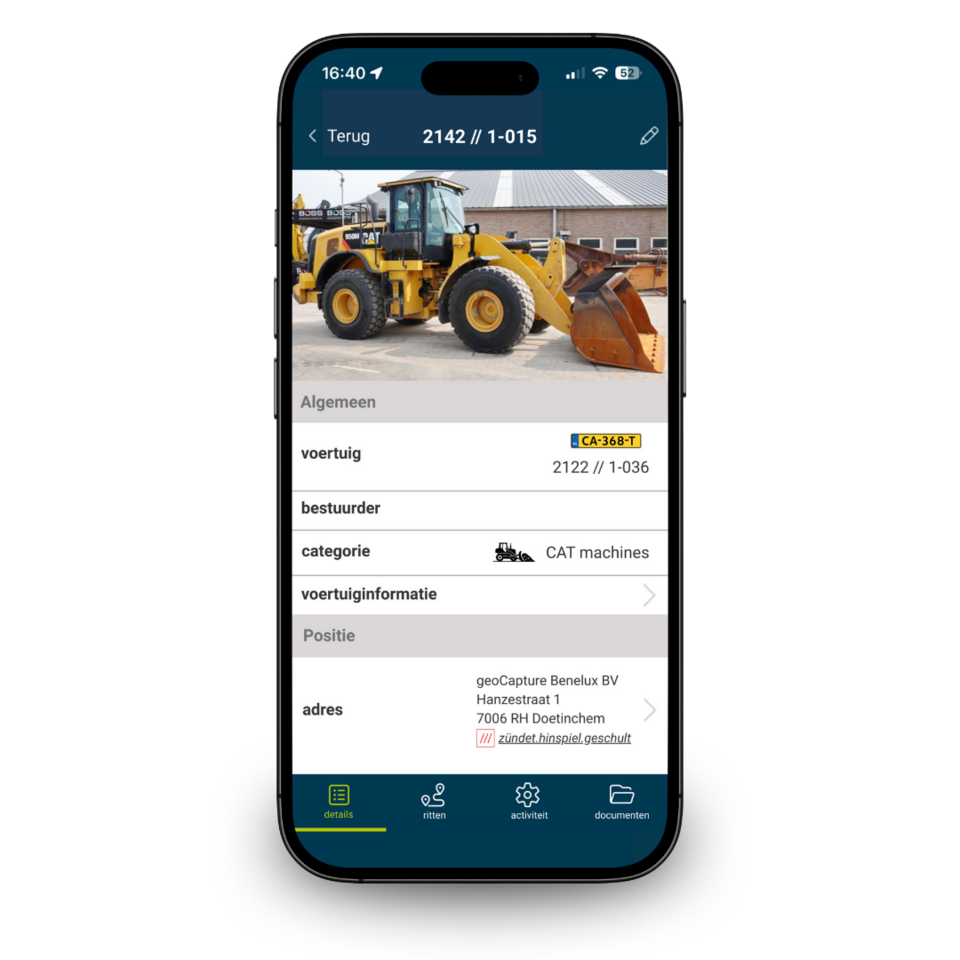 Mockup van de geoCapture app met een bouwmachine en haar stamgegevens