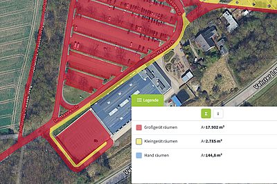 Luftbildkarte mit markierten Flächen in Rot und Gelb zur Einsatzplanung. Eine Legende zeigt unterschiedliche Räumarten wie Großgerät, Kleingerät und Handräumung mit entsprechenden Flächengrößen in Quadratmetern.