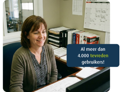 Zufriedene Büroangestellte arbeitet am Computer – über 4.000 zufriedene Nutzer von geoCapture